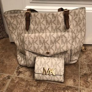 MK purse,